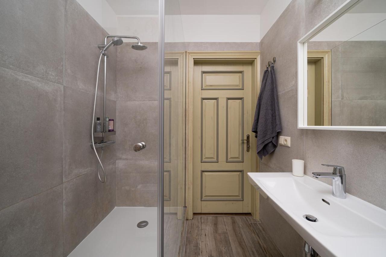 Enjoy Old Town Vibes In 1716 Laipu Residence With 4 Stylish Apartments And 1 Penthouse Рига Экстерьер фото